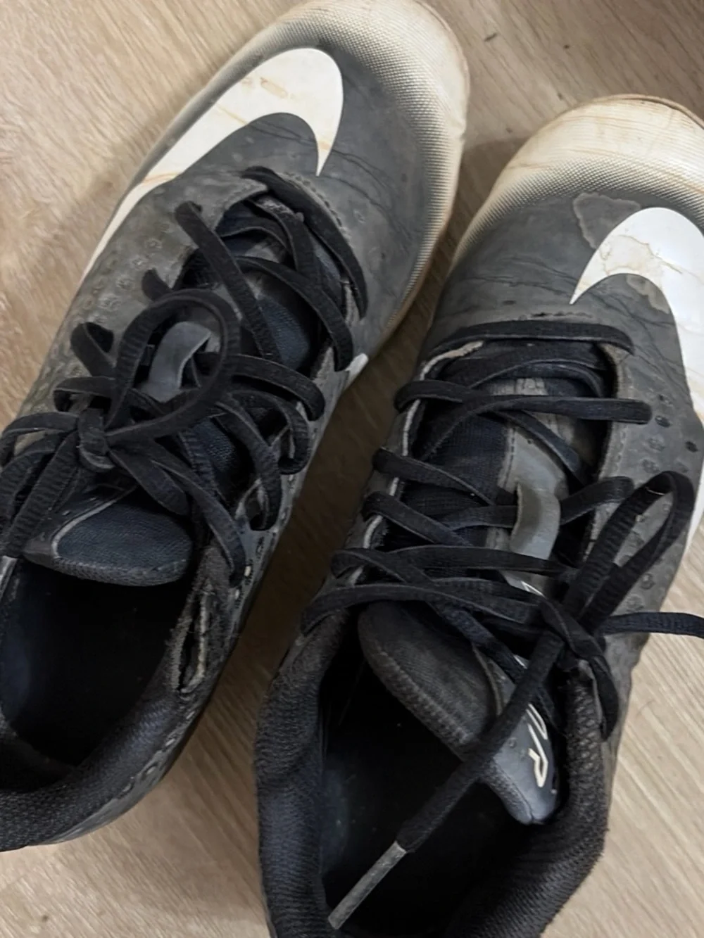 Nike Black Low-Top Athletic Sneakers